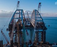 Завершилась морская операция по установке автодорожной арки Крымского моста