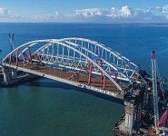 Завершилась морская операция по установке автодорожной арки Крымского моста
