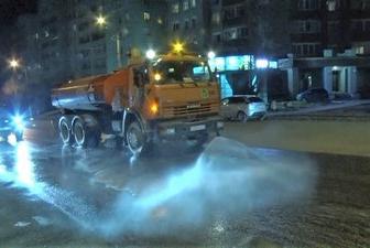 Улицы Омска помоют с дорожным шампунем