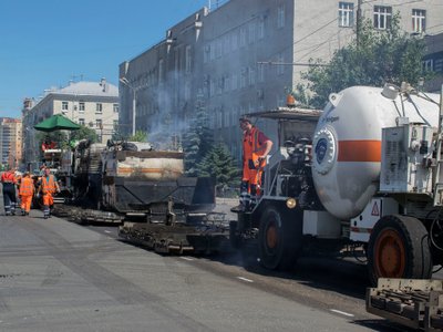 Министр транспорта проверил ход ремонта на проспекте Карла Маркса в Омске
