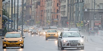 Водителей Москвы предупреждают о пробках из-за непогоды и пятничного трафика