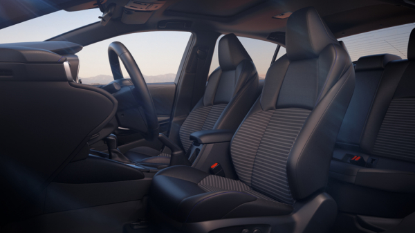Седан Toyota Corolla: новая «тележка» и два варианта внешности