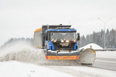 Более 8 тыс. тонн ПГМ заготовили на зиму для федеральных дорог в Калининградской области