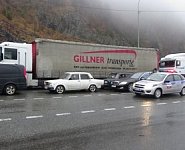 Спасатели развернули пункт обогрева из-за перекрытия Военно-Грузинской дороги в Северной Осетии