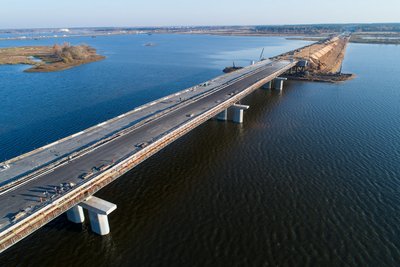 Завершается строительство моста через реку Шоша на трассе М-11 в Тверской области