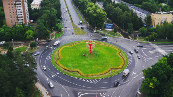 Двигаться по кругу станет проще: на дорогах «нарисуют» турбоперекрёстки