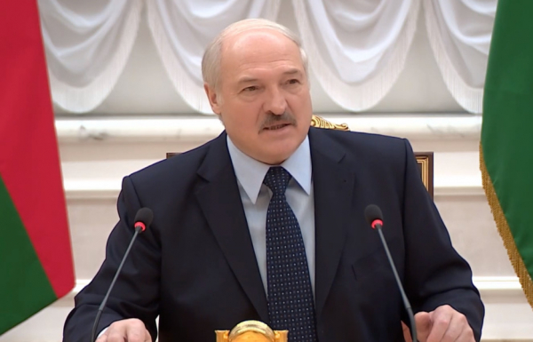 Лукашенко гоняет на электромотоцикле и ждёт белорусскую Теслу