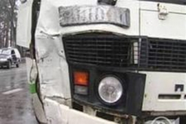 Двое пострадали в утренней аварии с автобусом и грузовиком в Бердске