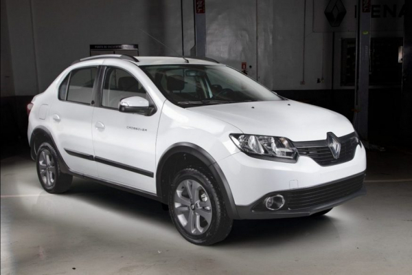 «Внедорожный» Renault Logan не для РФ: теперь Crossover, причём в старом кузове