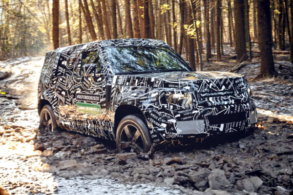 Новый Land Rover Defender: первая фотография интерьера