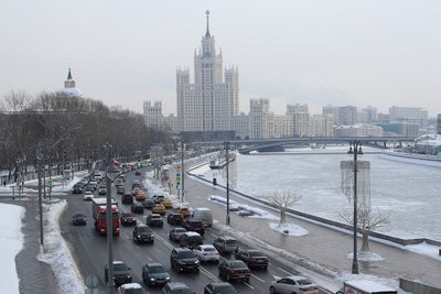 Москвичам рекомендуют пересесть на городской транспорт из-за метели и гололедицы на дорогах