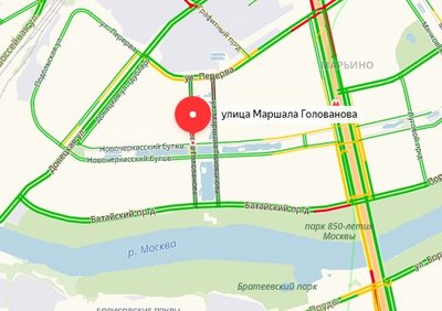 Из-за просадки дорожного покрытия перекрыт участок улицы Маршала Голованова в Москве
