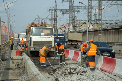 Ход капитального ремонта моста на Волжской ГЭС проверил глава Волгоградской области