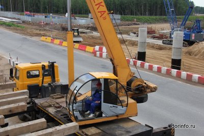 На участке строительства Обхода Аксая на трассе М-4 Дон в Ростовской области выносят коммуникации