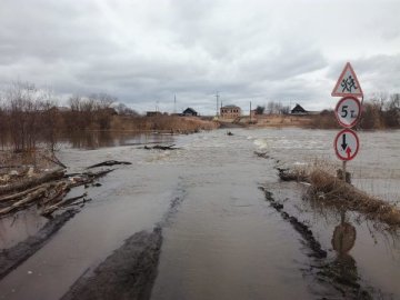Из-за подтопления в Свердловской области ограничено движение по трем мостам
