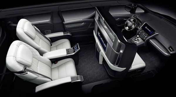 Роскошный минивэн Lexus LM: перегородка и телевизор. Как у Hyundai H-1