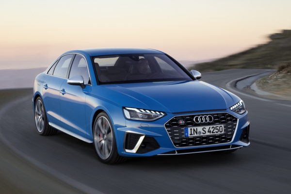 Audi пытается остановить падение A4 с помощью нового дизайна и гибридного довеска