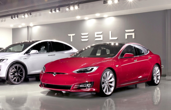 Крах автопилота: Tesla переходит на ручное управление