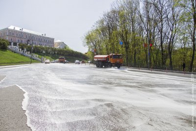 В Смоленске впервые использовали шампунь при промывке дорог