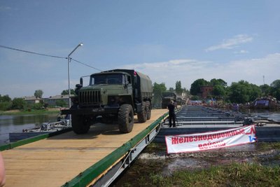 В Ярославской области открыли понтонную переправу через реку Солоницу на время ремонта основного моста