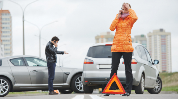 Российские водители считают, что говорить по телефону за рулём опасно