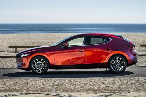 Новая Mazda3 в первый год российских продаж – точно с «ручкой», а дальше?..