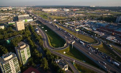Для реконструкции участка трассы М-5 Урал в Подмосковье идет подготовка придорожной полосы
