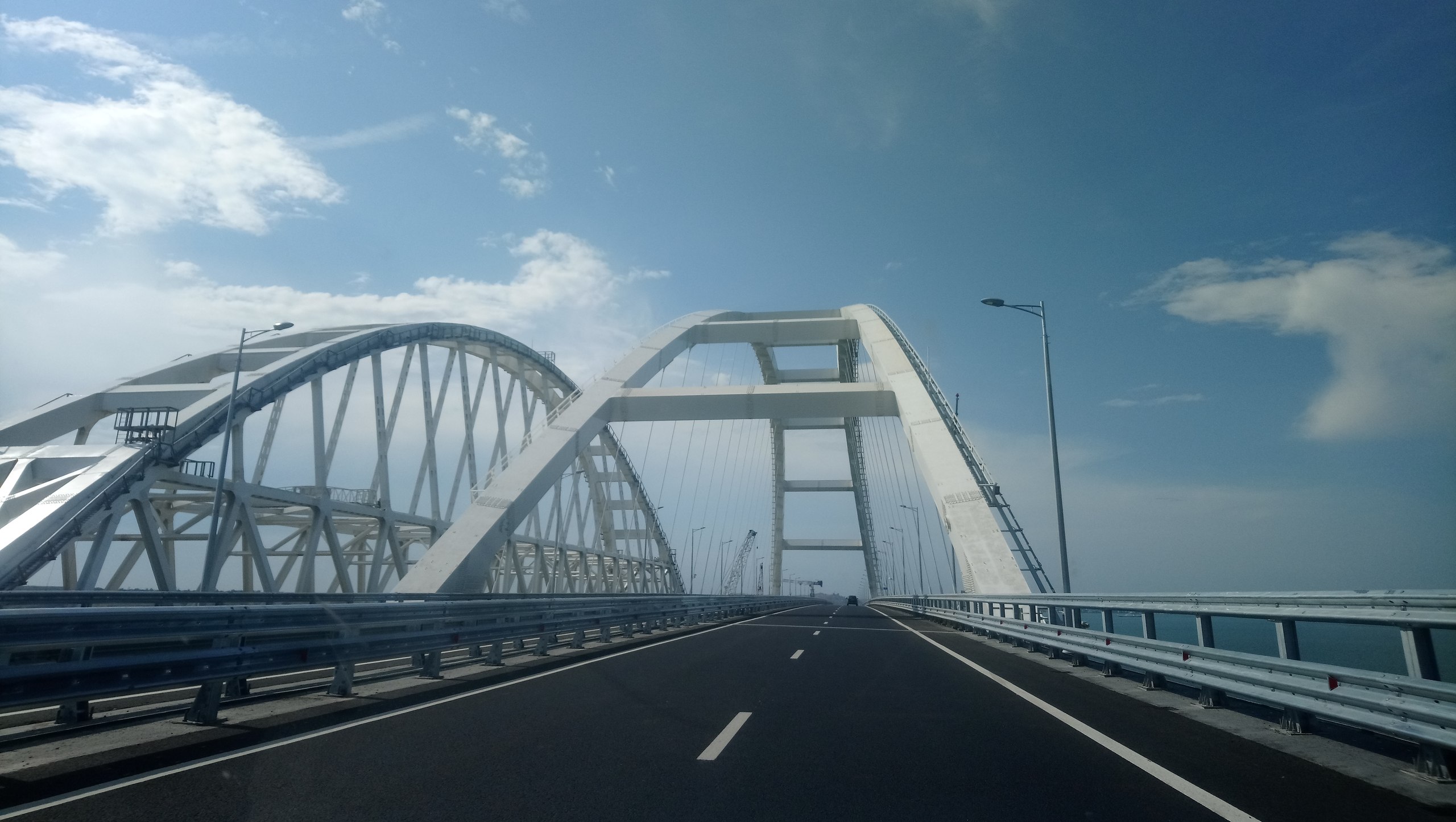 Почти 36 тыс. машин проехали по Крымскому мосту в понедельник