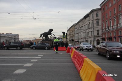 Движение в Петербурге ограничат из-за футбольного матча и съемок фильма