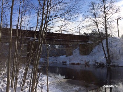 На подъезде к деревне Деяново в Нижегородской области по решению суда отремонтируют мост