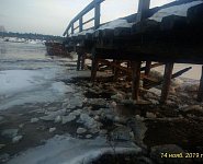 Два низководных моста повреждены шугоходом в Вельском районе Поморья