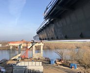 На ЦКАД-4 в Подмосковье идет надвижка пролетов моста через Москву-реку около города Бронницы