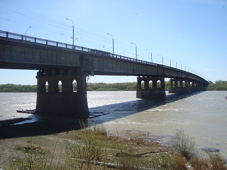 Два деформационных шва на Ленинградском мосту в Омске будут заменены в 2020 году