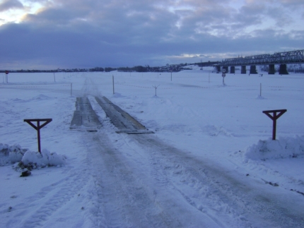 Грузоподъемность двух ледовых переправ на трассе А-331 Вилюй в Якутии увеличена