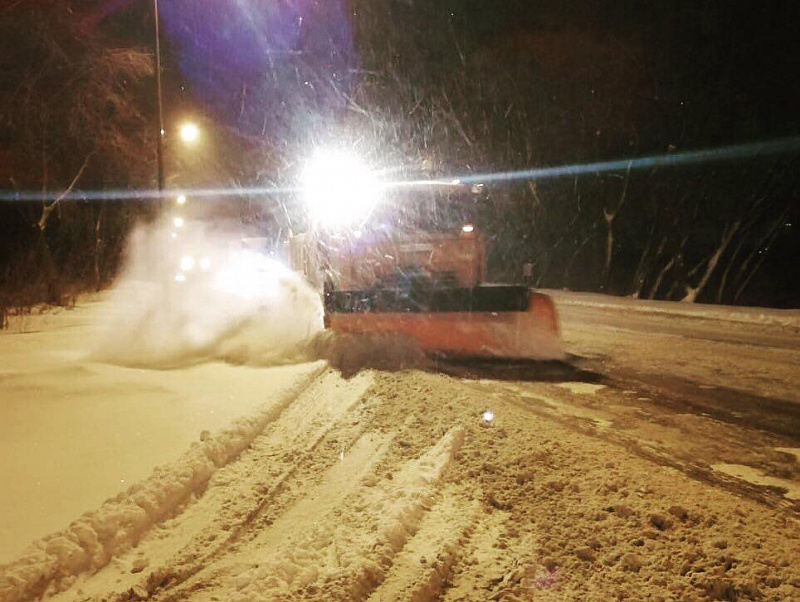 Более 10 тыс. кубометров снега вывезли с улиц в Кемерове за минувшие сутки