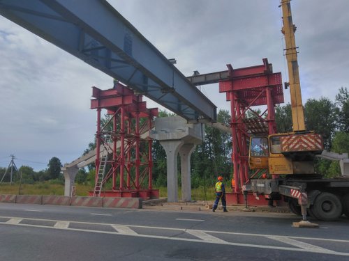 На участке реконструкции трассы М-7 Волга в Чувашии смонтировали пролет перехода
