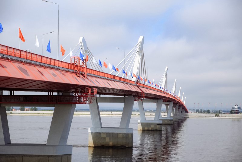 Мост через Амур между Россией и Китаем открыли для грузовиков