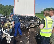 Шесть автомобилей столкнулись на трассе Р-255 Сибирь в Красноярском крае: один человек погиб