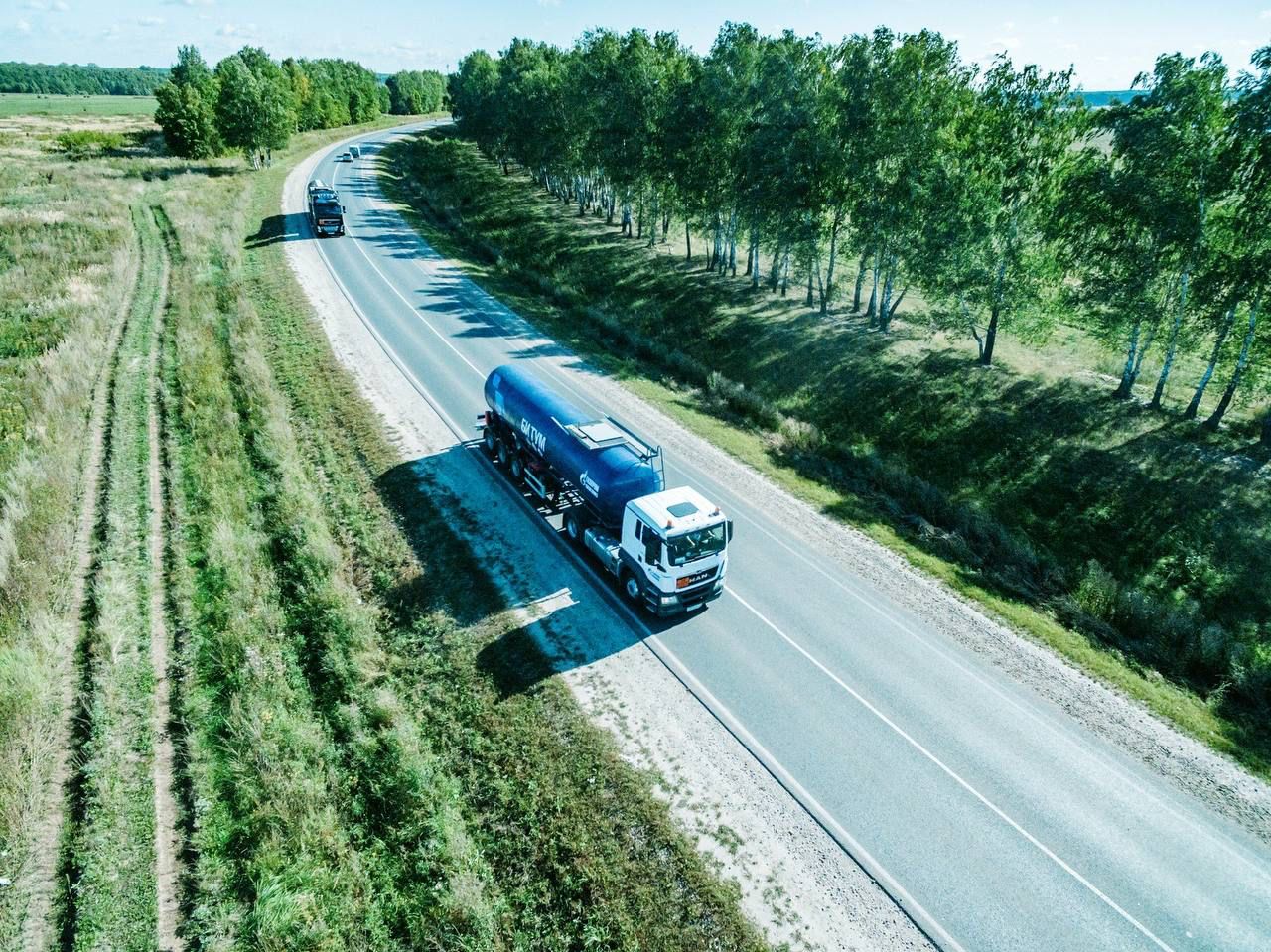 «Газпромнефть – Битумные материалы» теперь перевозит продукцию экологичным транспортом
