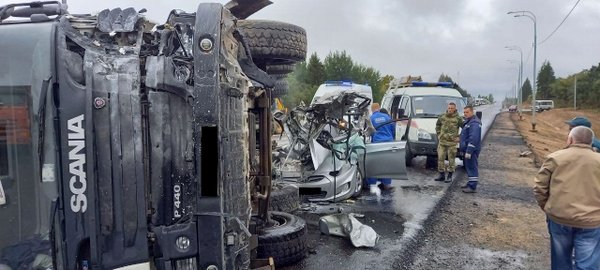 Водитель и пассажир иномарки погибли в аварии на трассе М-10 Россия в Тверской области