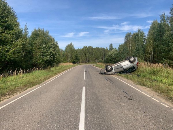 Иномарка опрокинулась в Тверской области: погиб 65-летний пассажир