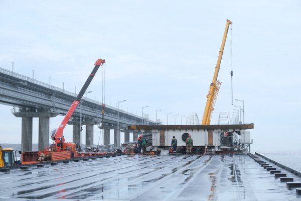 На Крымском мосту заменили четыре поврежденных пролета